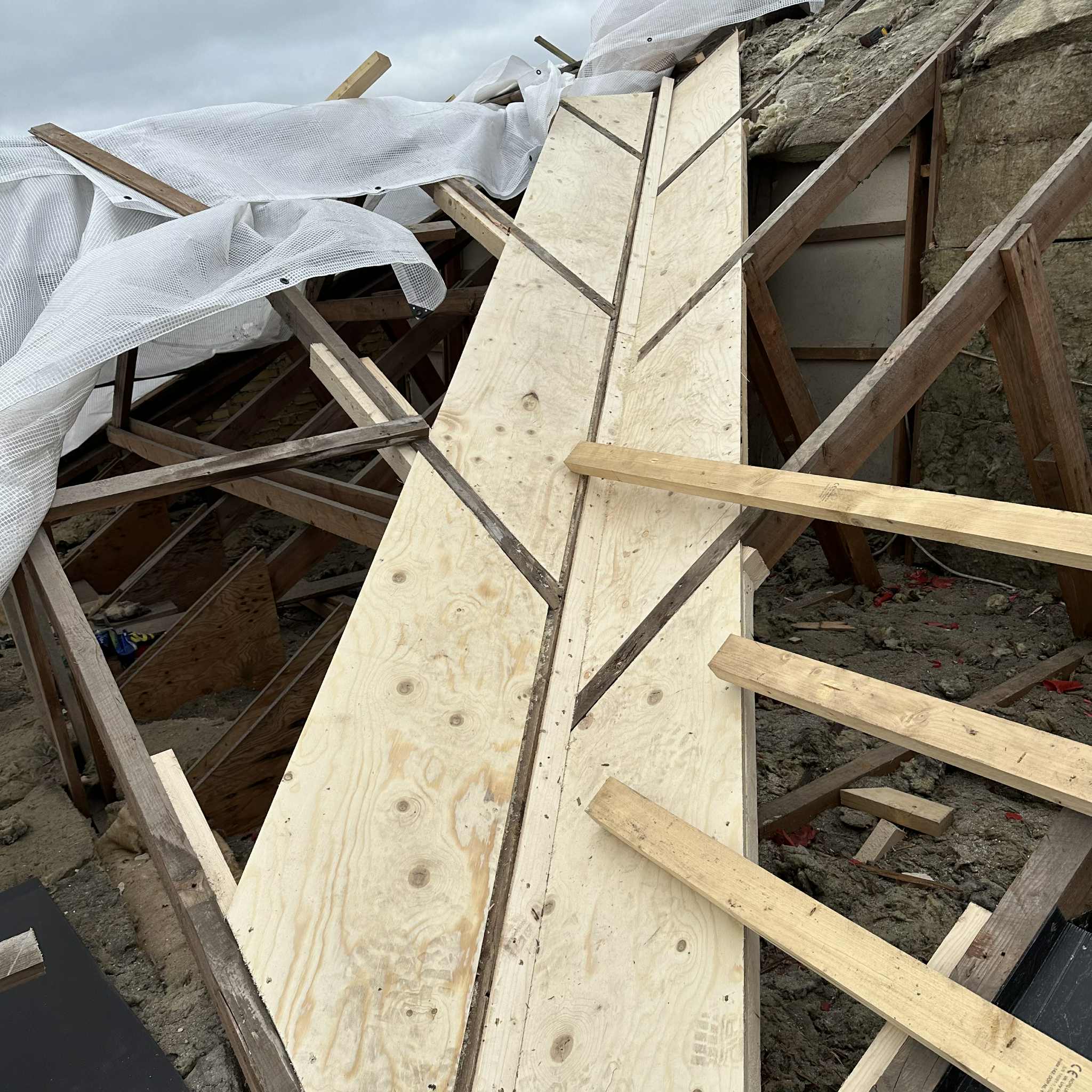 Nyt tag og udhæng  i Tylstrup